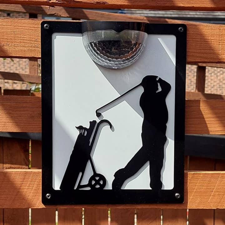 Plaque murale à lumière solaire Golfer pour la vente par Florys Online