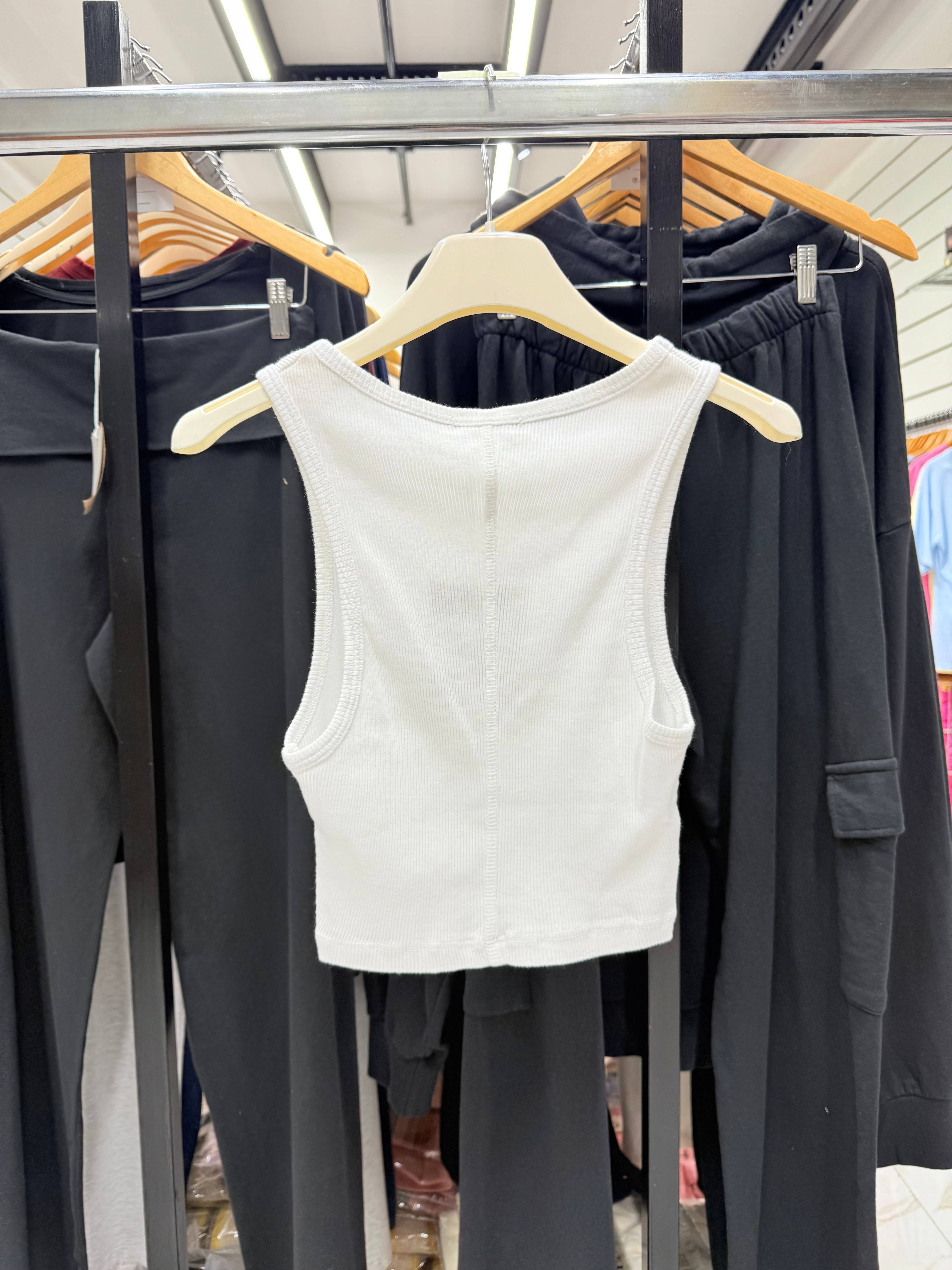 Chilli Girl Collection - Wholesale Tank Top - Women's - Basic round neck tank top6