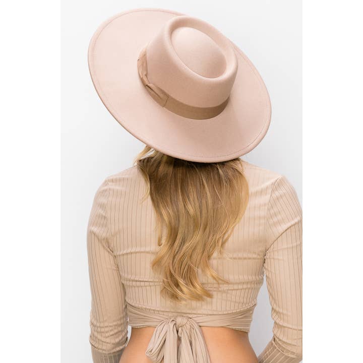 Chapeau canotier en feutre vegan avec ruban – chic et intemporel pour la vente par Portia Hat