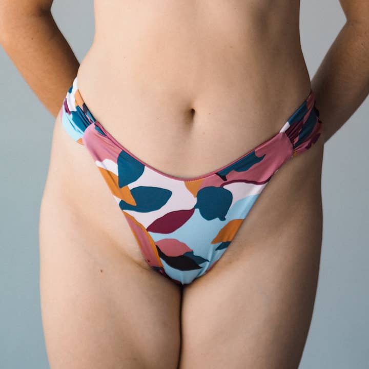 Bottom Coral in camouflage en stoffige roos voor wholesale door Marveca Beachwear