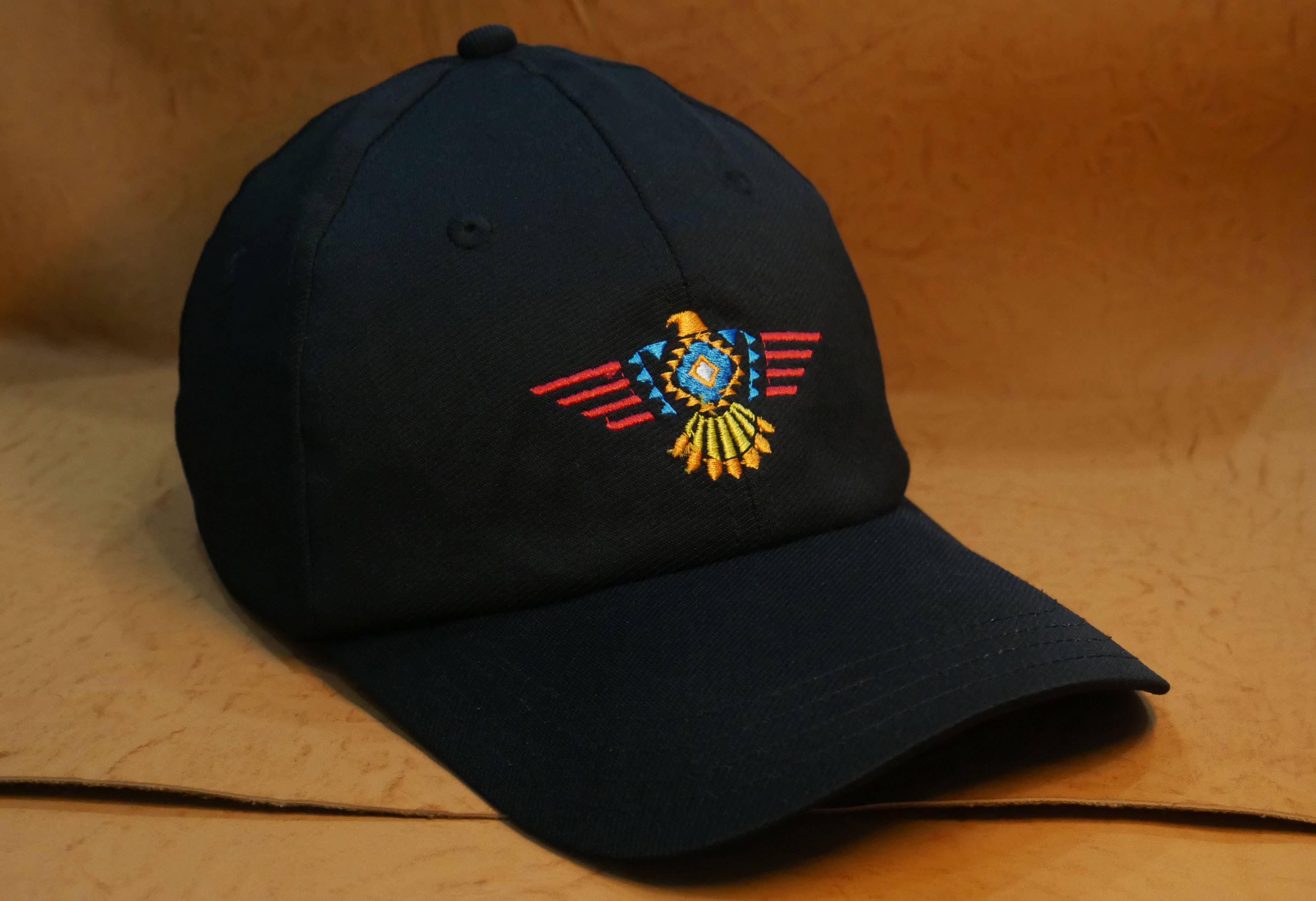 KANGURAH - Venta al por mayor Gorra de béisbol - Unisex - Gorra de béisbol bordada negra de nativo americano tipo camionero