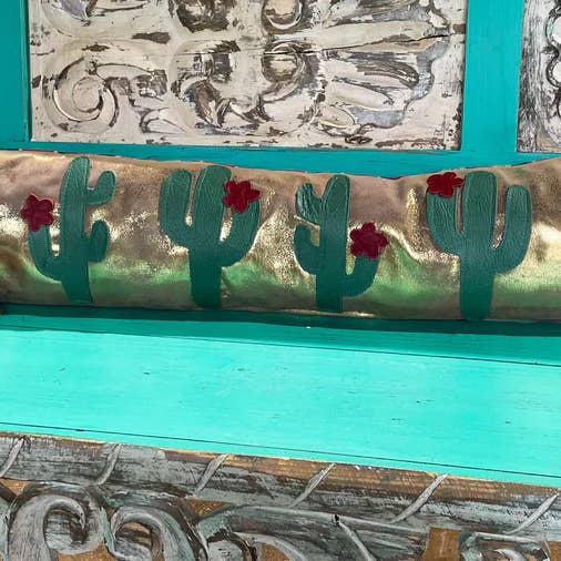 Long Live Cowgirls, cuscino in pelle bovina (copia) per la vendita all'ingrosso da parte di Red Dirt Revivals