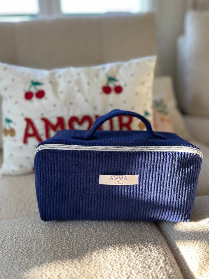 Trousse de toilette Trésor velours côtelé bleu marine pour la vente par AMMA