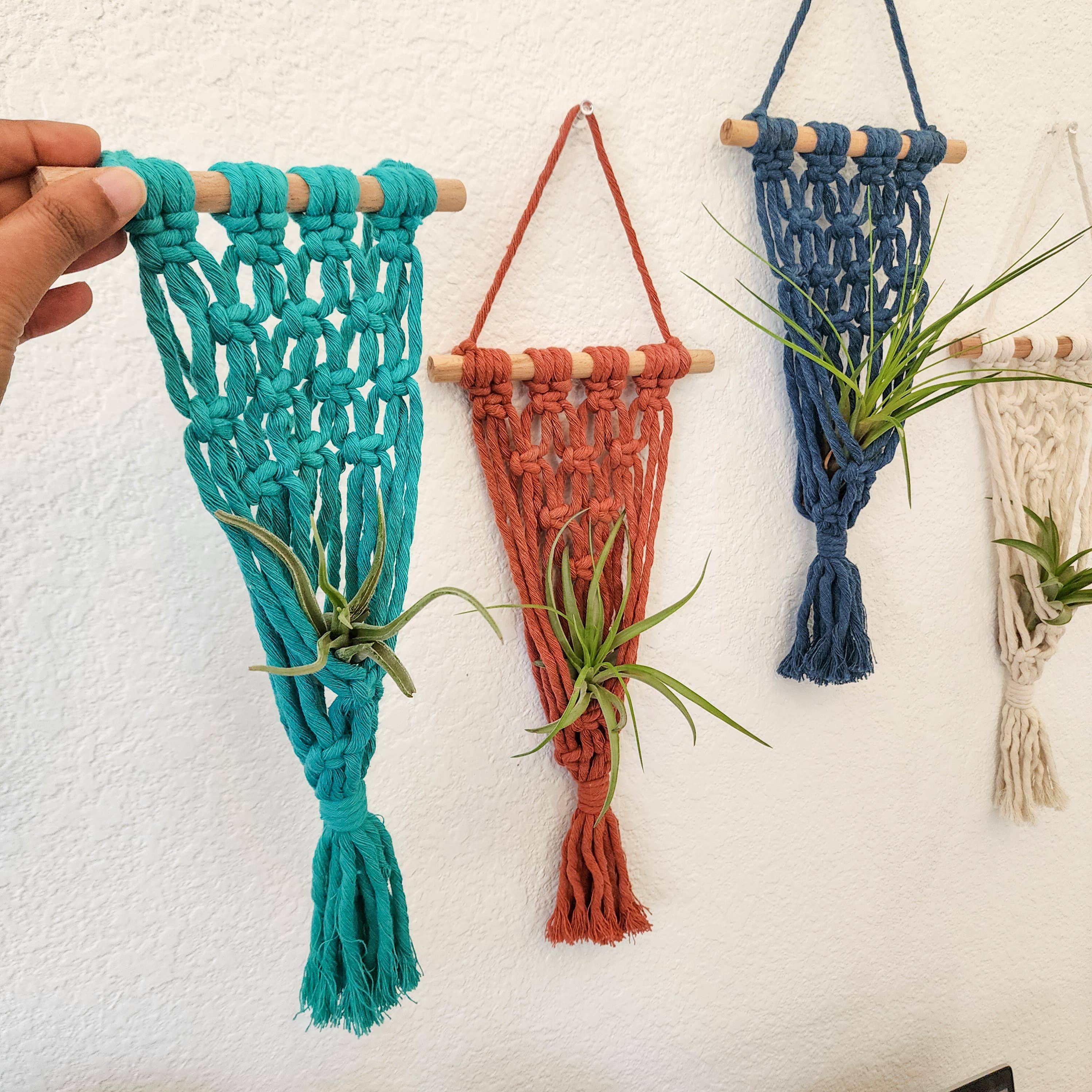 Handmade By Uruba - Wholesale Hangende plantenbak - Handgemaakte macramé houders voor luchtplanten12