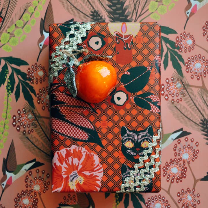 Kate Blairstone – Engroshandel Gavepapir – Sort kat & kamelia gobelin gavepapir5