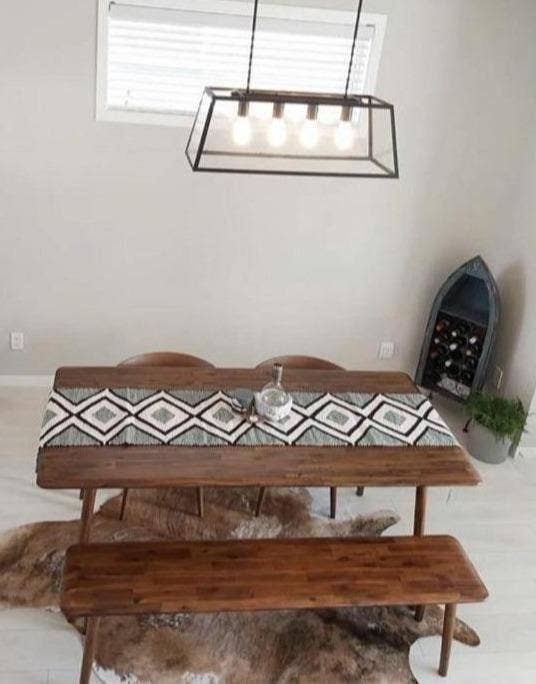 Mumo Toronto Inc – wholesale Table runner – Green Zada Table Runner0