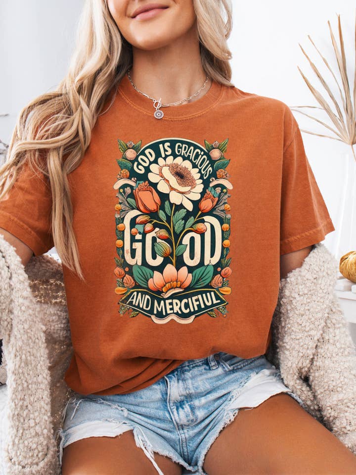 Gracieux, Bon, Miséricordieux – T-shirt à fleurs pour femmes Faith pour la vente par Lumiere Vive