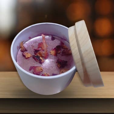 Candle with Rose Petals for wholesale by SaMi Candles