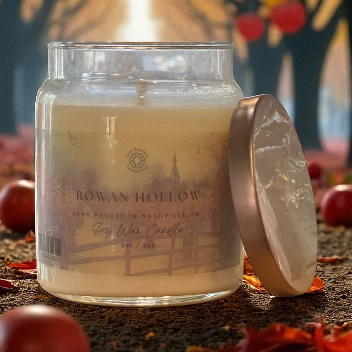 Bougie en soja Rowan Hollow pour la vente par LumiByMari