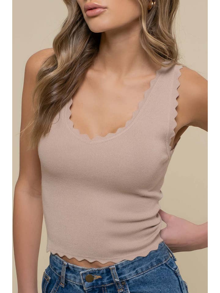 The Workshop Studio – wholesale Stickad topp - Dam – ÄRMLÖS TRÖJA MED KAMMUSSLINGSKANT STICKAD CROP TOP19