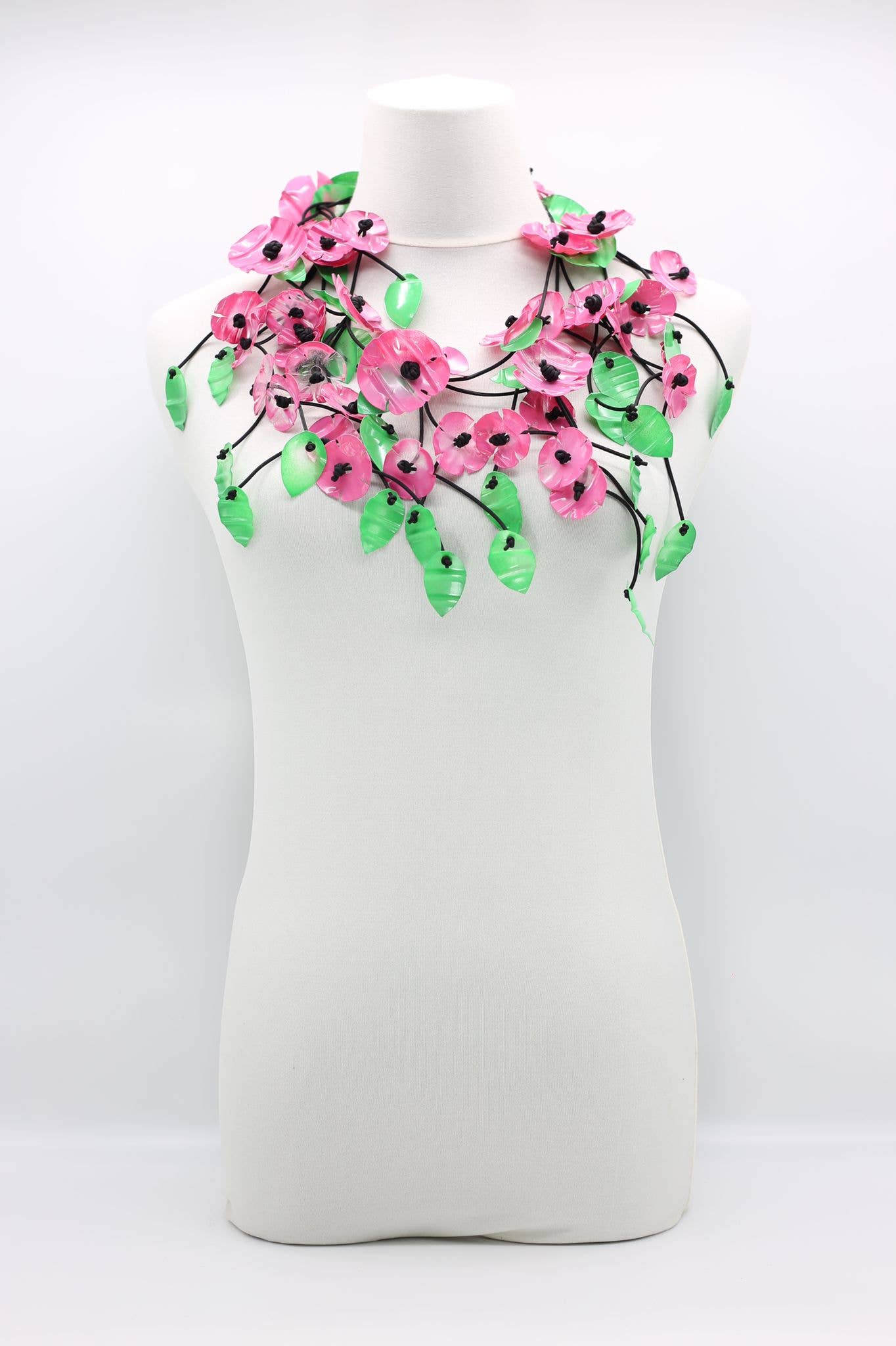 Jianhui London - Vente Colliers plastrons - Bouteilles en plastique recyclées Coquelicot avec colliers de feuilles11