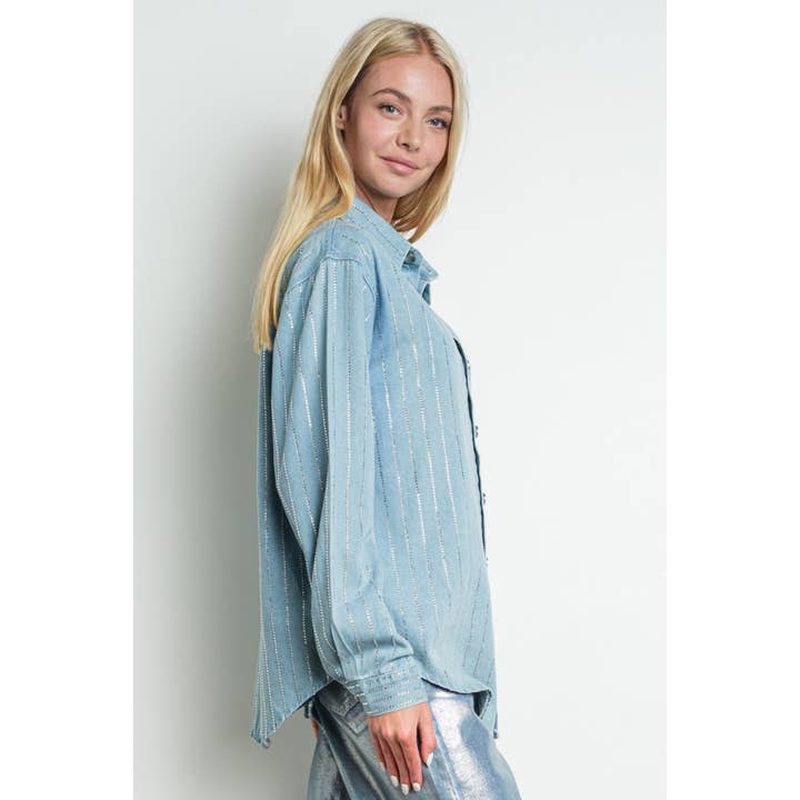 KIWI – Großhandel Hemd mit Button-down-Kragen – Damen – IT3196 Jeanshemd mit Nadelstreifen und Strass