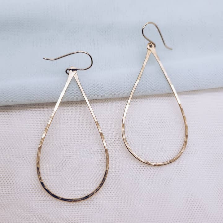 Boucles d'oreilles remplies en or 14 carats - Larme de taille moyenne pour la vente par Sunny Bay Handmade Jewelry