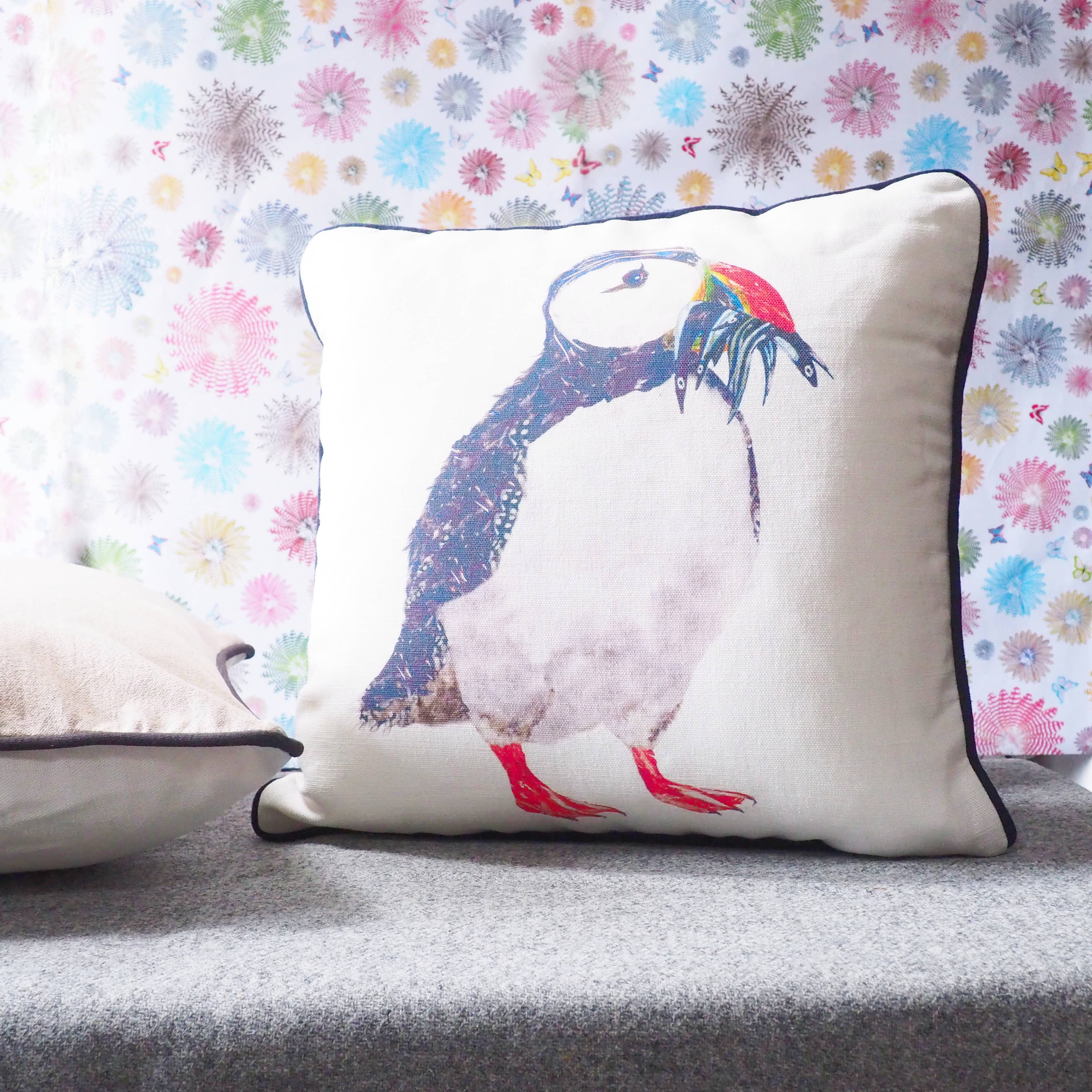 Chloe Gardner - Vendita all'ingrosso Cuscini per sedie - Pulcinella di mare con pesce su cuscino quadrato0