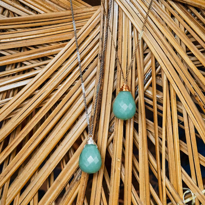 Bella Vita Jewelry – wholesale Hänge-/berlockhalsband – Zara dropphalsband i natursten | Grön aventurin2