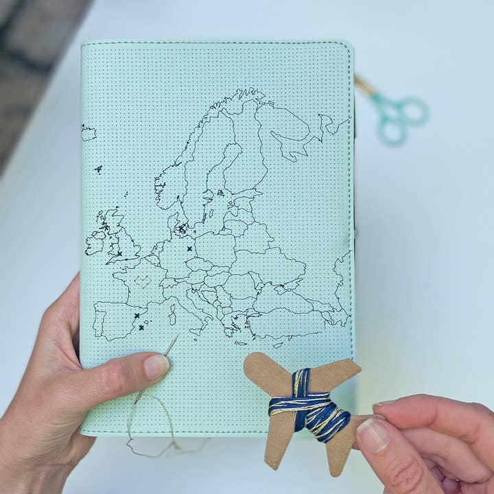 Kit de cuaderno Stitch Your Travels Edición Europa - Veg para venta al por mayor de Chasing Threads