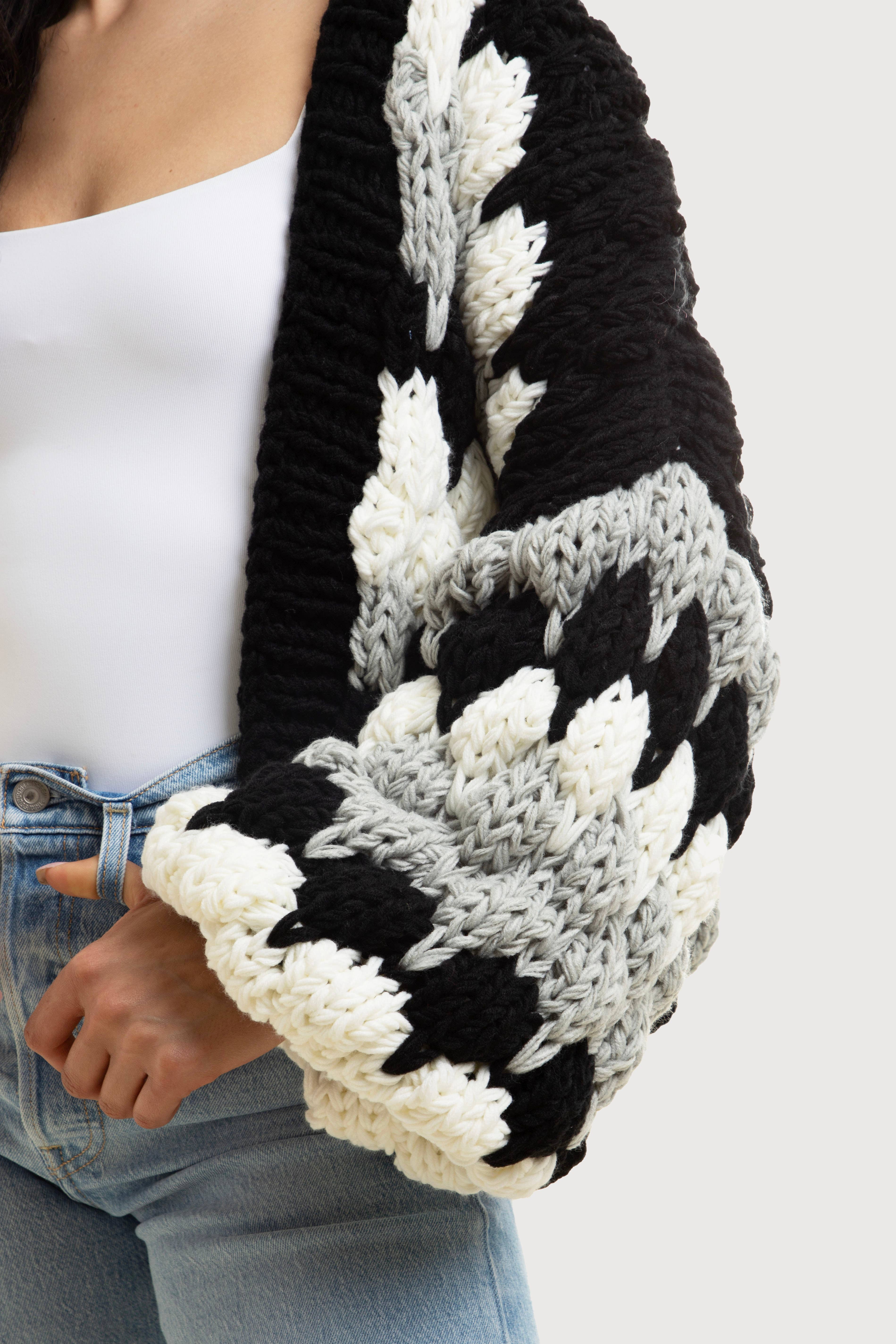 SAACHI – wholesale Cardigan – Women’s – Chunky Knit Cardigan Cropped6