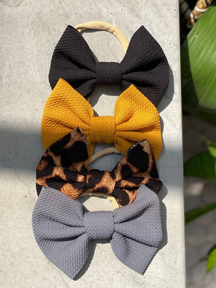 Mini fiocchi per la vendita all'ingrosso da parte di MandaBees Headbands