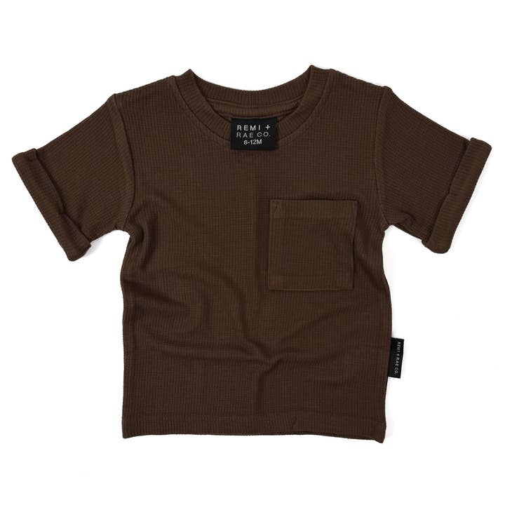 T-SHIRT CON TASCA IN BAMBOO WAFFLE - TERRA DI SIENA BRUCIATA per la vendita all'ingrosso da parte di Remi + Rae Co.