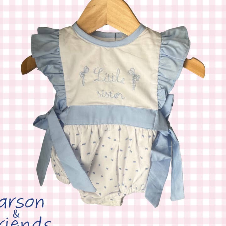 Carson och vänner "Lillasyster" Swiss Dot Bubble - Blå för wholesale av Carson & Friends