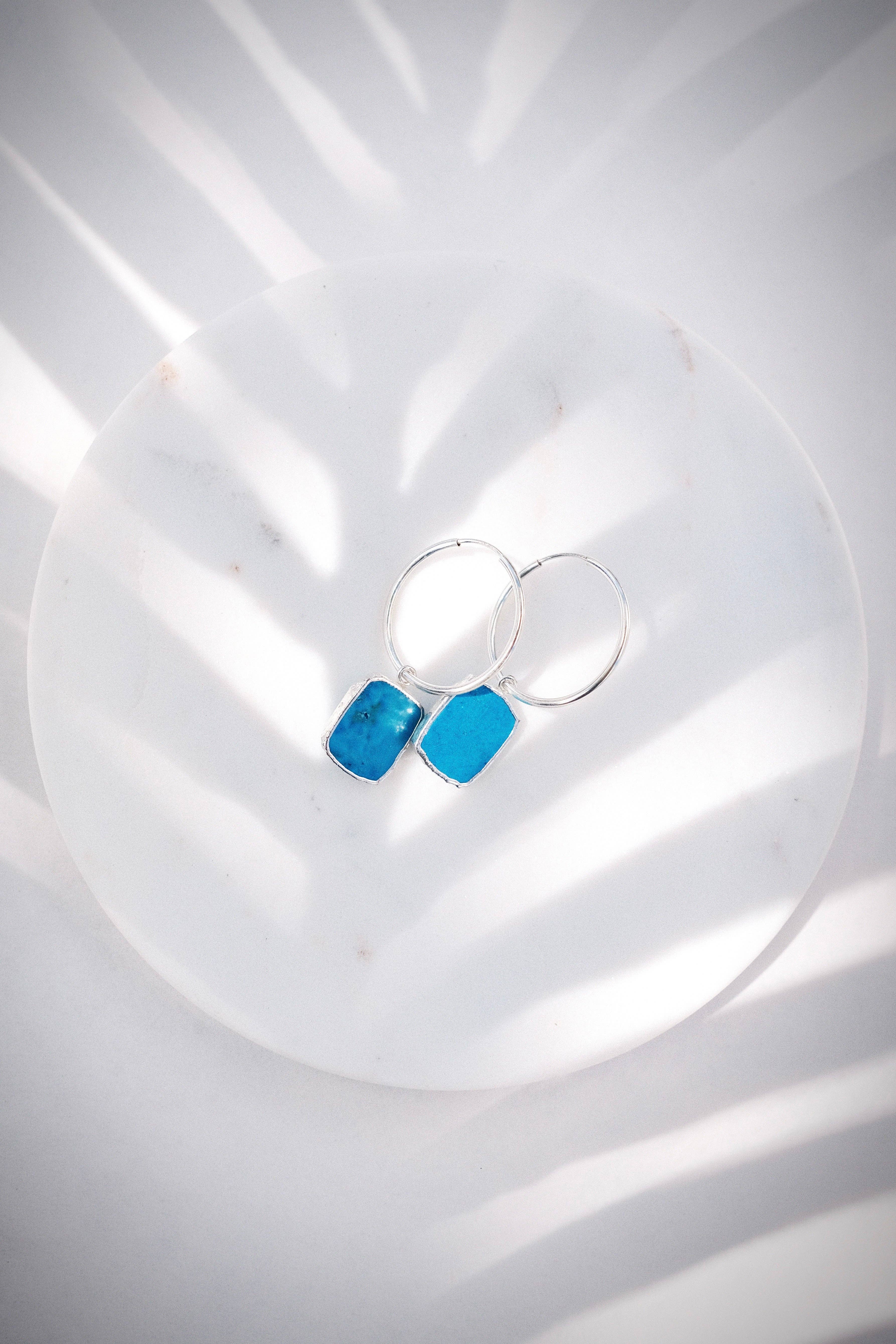 Ke Aloha Jewelry – wholesale Hoop earrings – Howlite Turquoise Silver Medium Hoop Earrings - Silver Alaka'i3