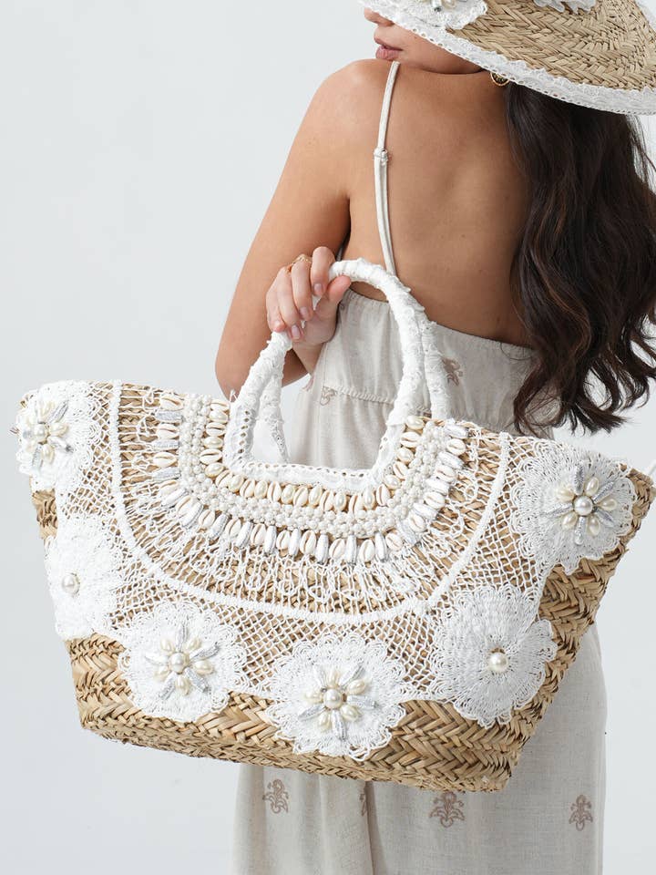 Spitzenstrohkorb, Muscheln, Perlen BA-15328 für den Großhandel von PHANIE MODE