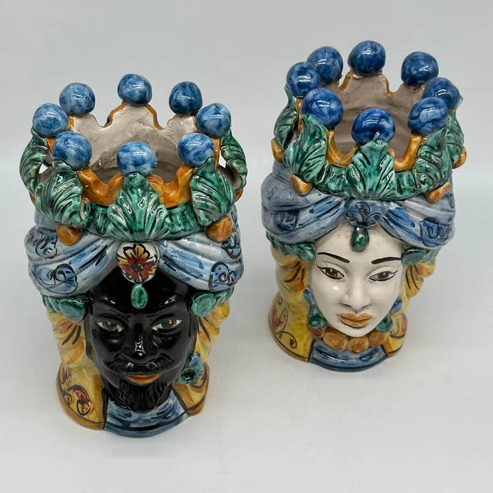DD Ceramiche Siciliane - Venta al por mayor Figura decorativa - Par de cerámica marrón oscuro del siglo XVII Caltagirone cm H.20 L.12 hecha a mano en varios colores