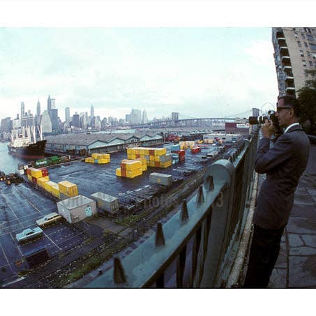 Horizonte de Manhattan desde la azotea de Brooklyn: tomar una foto de alguien tomando una foto para venta al por mayor de Old NYC Photos