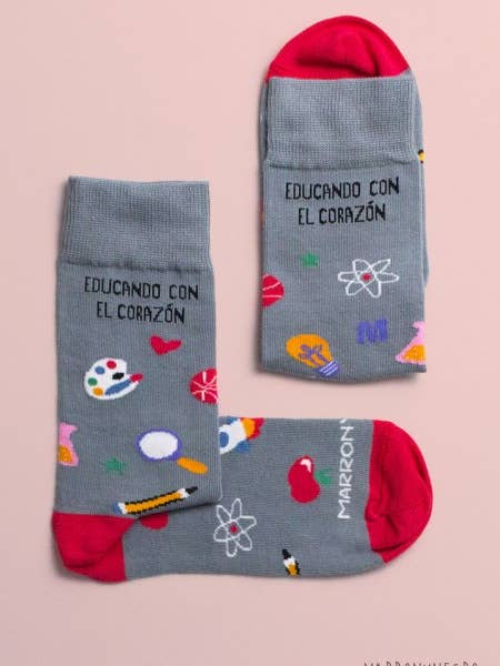 Chaussettes Éduquer avec le cœur pour la vente par Marronynegro