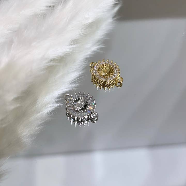 Moeder Mary Sun Charm voor wholesale door Glam Bar Bazaar