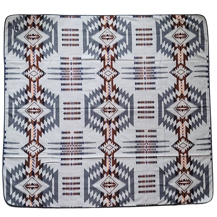 Wylde Brigade - Wholesale Throw Blanket - Mica Aztec Reversible Blanket12