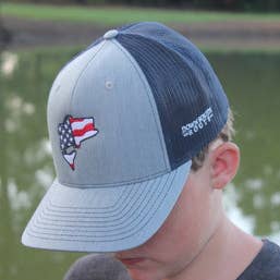 Bass Hat - Drapeau des États-Unis pour la vente par Jessica Thornton