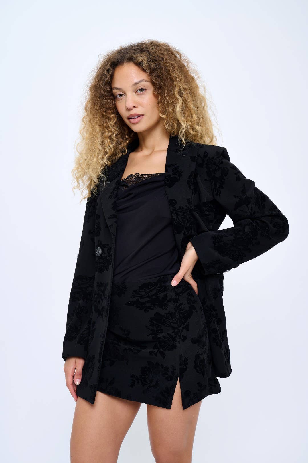 Preto CLAST1042: Conjunto de Duas Peças em Brocado de Veludo Imperial para venda a revendedores na Faire1