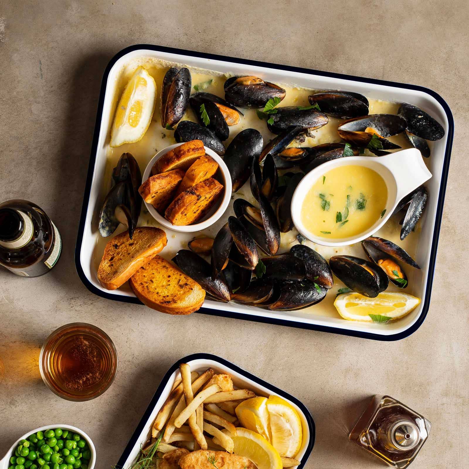 TableCraft Products Company - Wholesale Serving Tray - Canteen Collection Melamine Tray, White/Black, 13 x 9.5"3