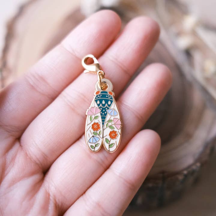 Justine Gilbuena - Wholesale Knitting/Crochet Supplies - Cicada Stitch Marker