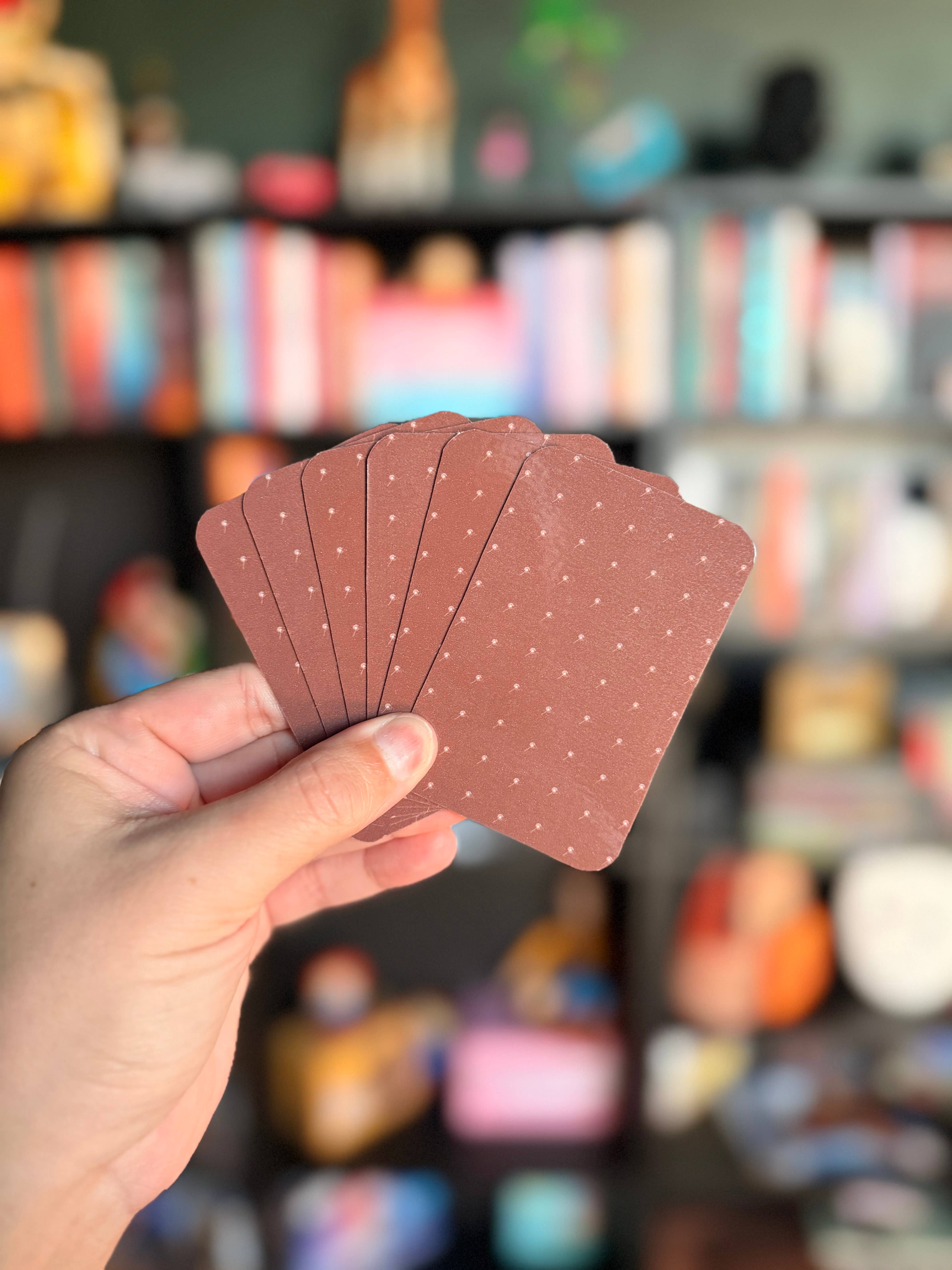 Ink & Omen – Marcador por atacado – Marcador de Tarot de Caveira Floral Sarcástica - 2x3,5 Brilhante Gótico1