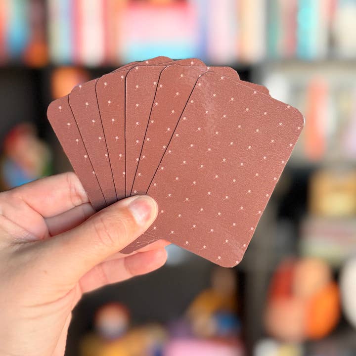 Ink & Omen - Venta al por mayor Marcapáginas - Marcador de Tarot Sarcástico de Calavera Floral - 2x3.5 Brillante Gótico1