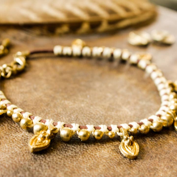 Leather macrame anklet with brass details &charms » Handmade for wholesale by Nomadu