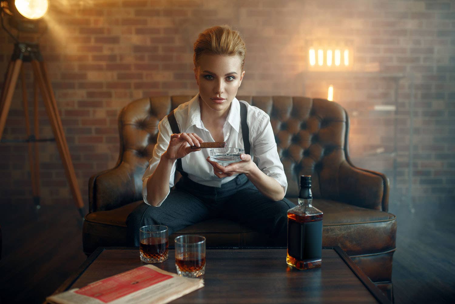 Moodcast Fragrance Co. - Venta al por mayor Velas de diseño llamativo - Vela de Cera de Coco - Persona - Pecador - Tarro de Vidrio de 8 oz2