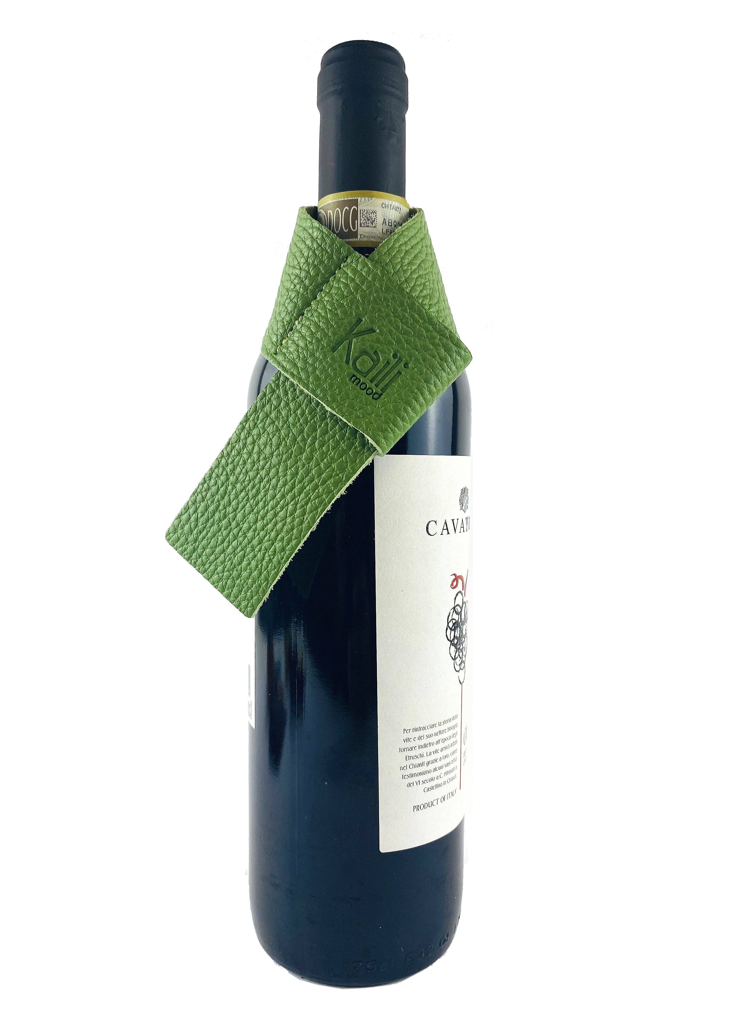Kaili mood / RENATO BORZATTA - Italy since 1978 - - Wholesale Wine Tote - K0010EB | Drip catcher for Bottle Made in Italy in Full Grain Genuine Leather, dollar grain - Color Green. Dimensions: cm 27 x 4 x 0.5. Packaging: Rigid Gift Box base/lid
