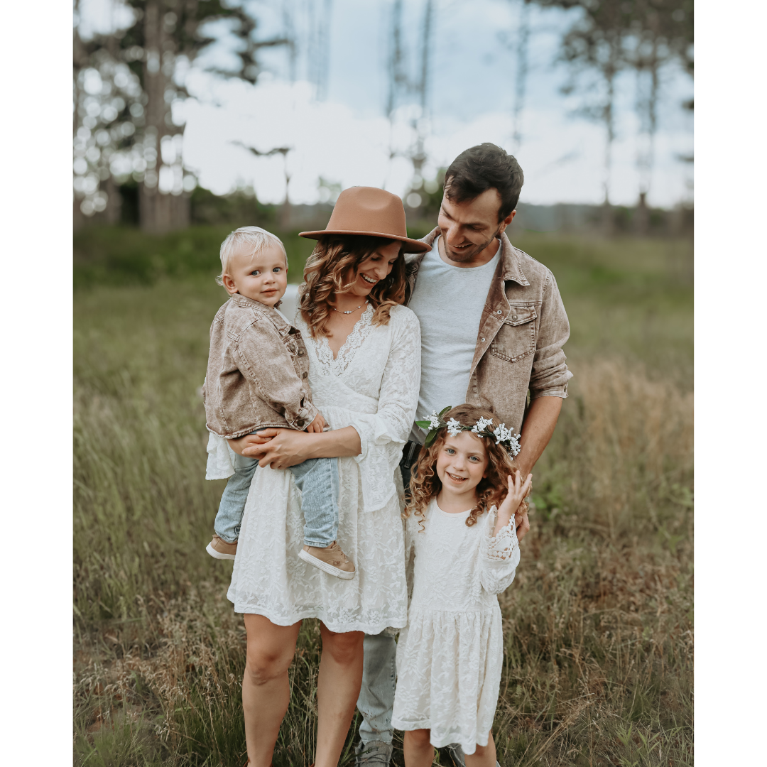 HAHA MAMA Clothing - Venta al por mayor Conjunto de mamá y bebé - Vestido Mommy & Me de encaje marfil para niño6