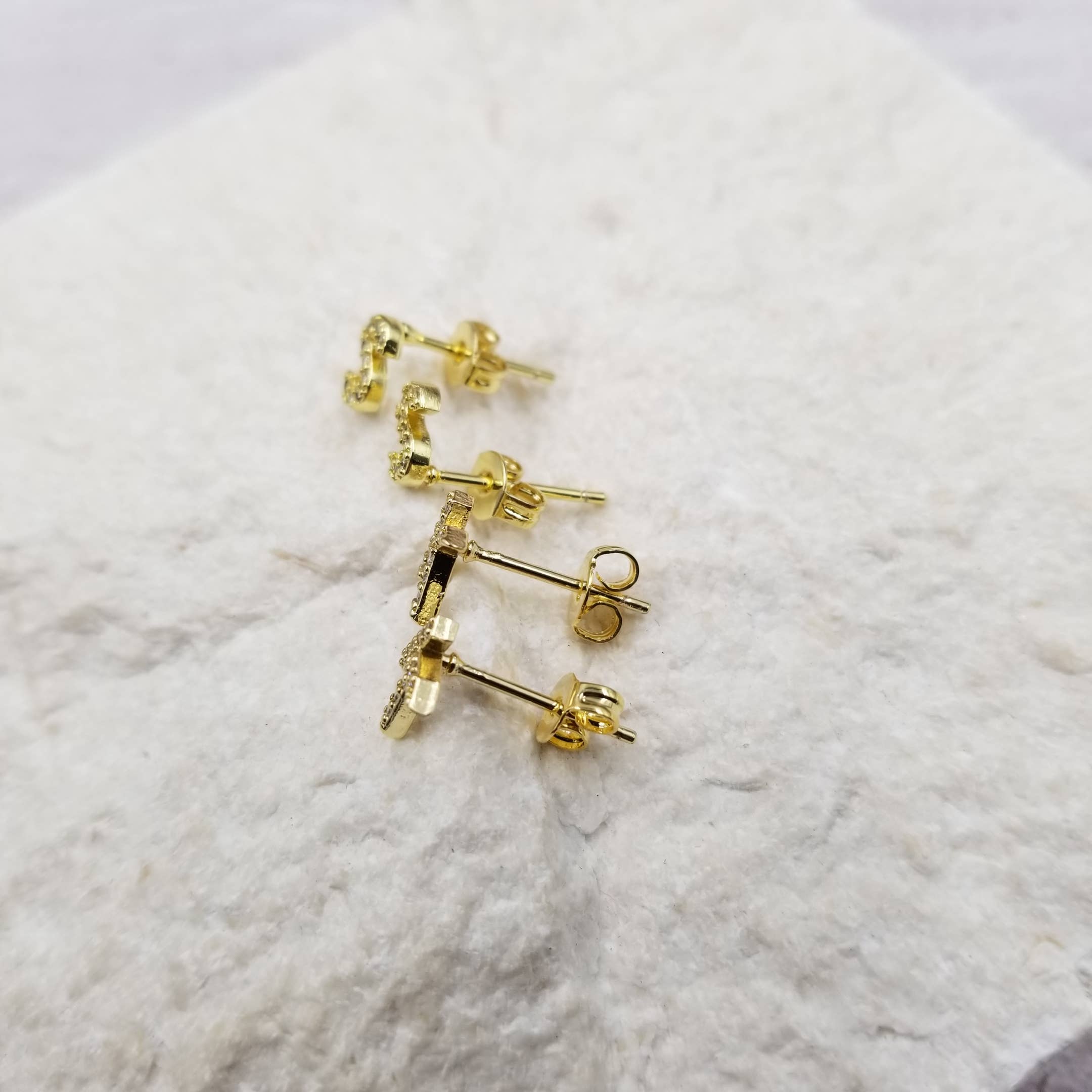 Treasure Wholesale - Vendita all'ingrosso Orecchini a bottone - Orecchini iniziali2