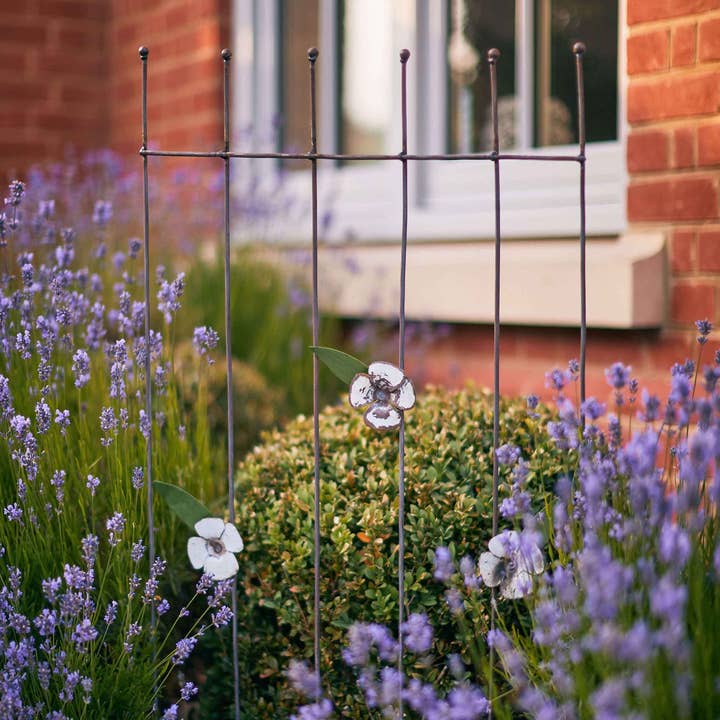 chi-africa - Wholesale Outdoor Ornament/Decor - Recycled Metal Garden Artwork - White Flower Trellis0
