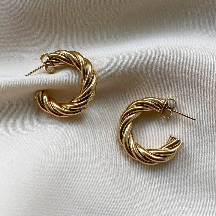 Lilou earrings and other Purchase Wholesale materiale creare bijoux. Free Returns & Net 60 Terms on Faire trending on Faire.