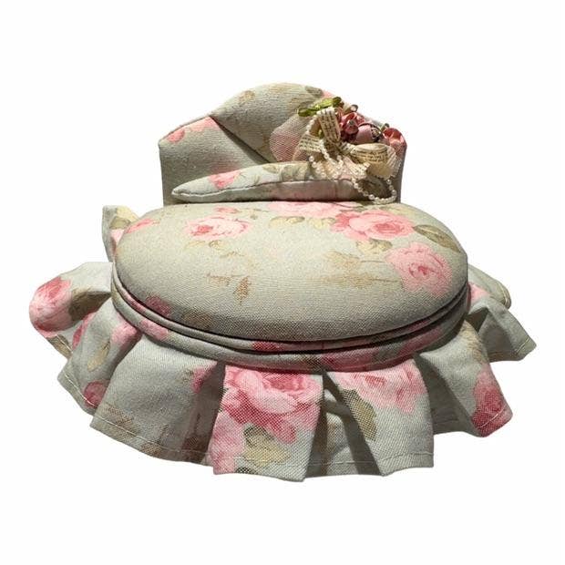 Jewelry bed for wholesale by Miss Minna