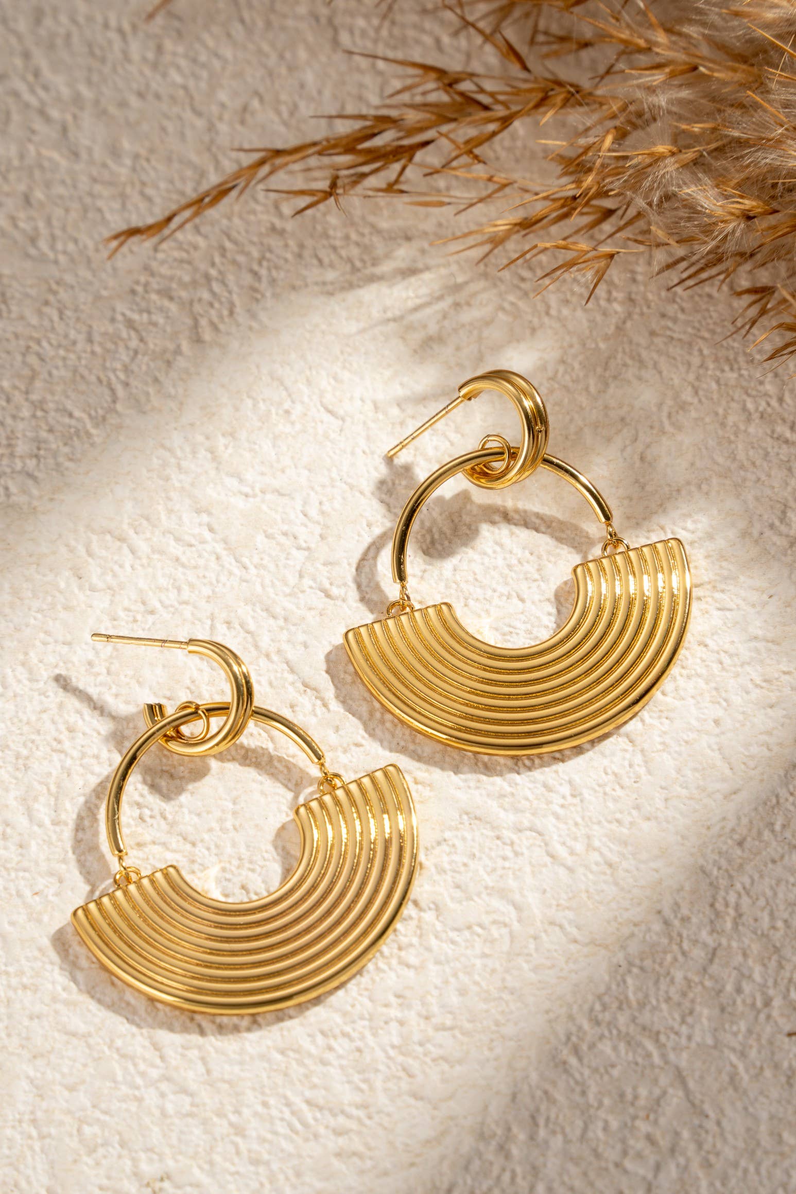 COSMOS - Wholesale Dangle Earrings - Chic gold fan earrings in stainless steel
