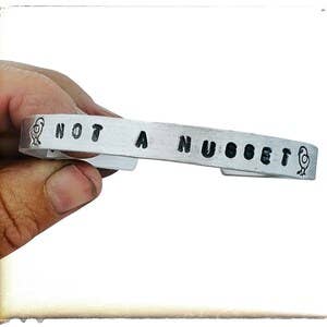 Não é um Nugget Baby Chicks Pulseira Punho por atacado de Christy Robinson Design