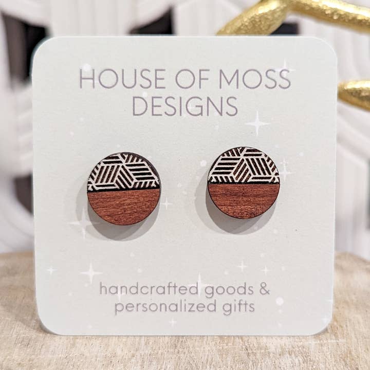 Clous d'oreilles géométriques en forme de demi-lune pour la vente par House of Moss Designs