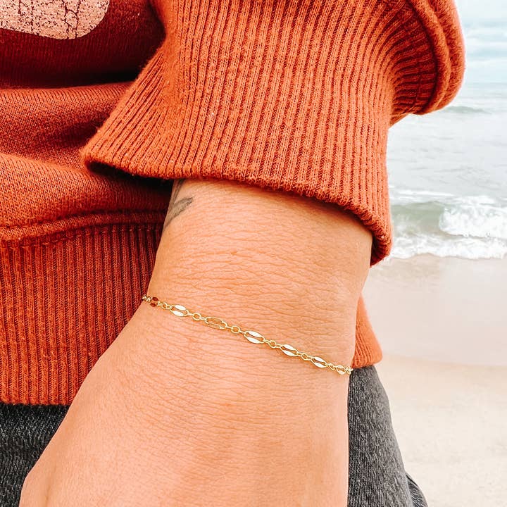 Bracelet Mia pour la vente par Mountain Feather Designs