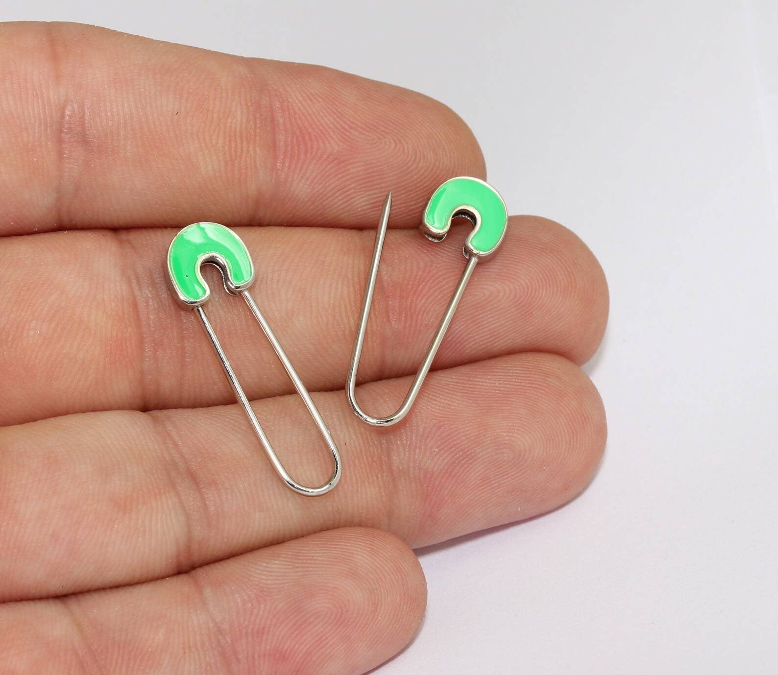 QueenJewelryM - Wholesale Stud/Post Earrings - Rhodium Plated Safety Pin Charm, Silver Safety Pin, MLS3030